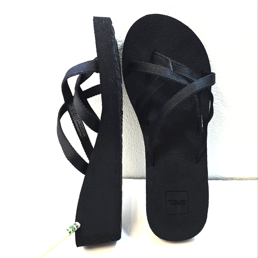 Teva olowahu black strappy wedge strappy sandals flip-flops size 9